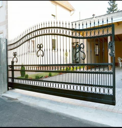 Bahçe Kapısı
